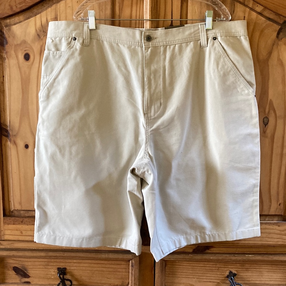 Men’s Canyon River Blues cream tan Stone Bermuda Carpenter shorts size 42 - NWT